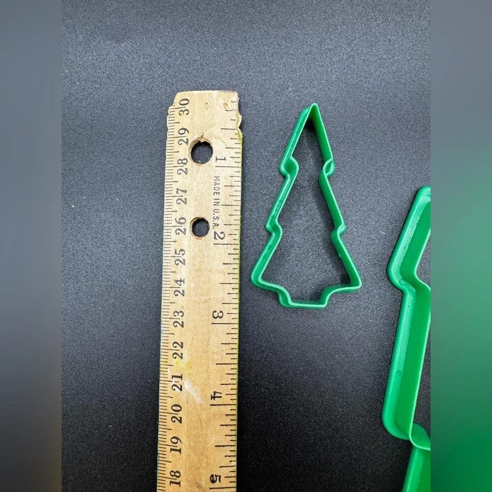 VTG 1991 Wilton Cookie Cutter Set of 3 Christmas Trees Graduating Sizes